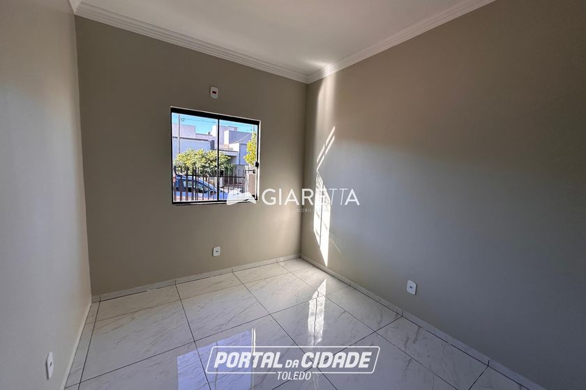 Casa &agrave; venda - 58m&sup2; - JARDIM PINHEIRINHO