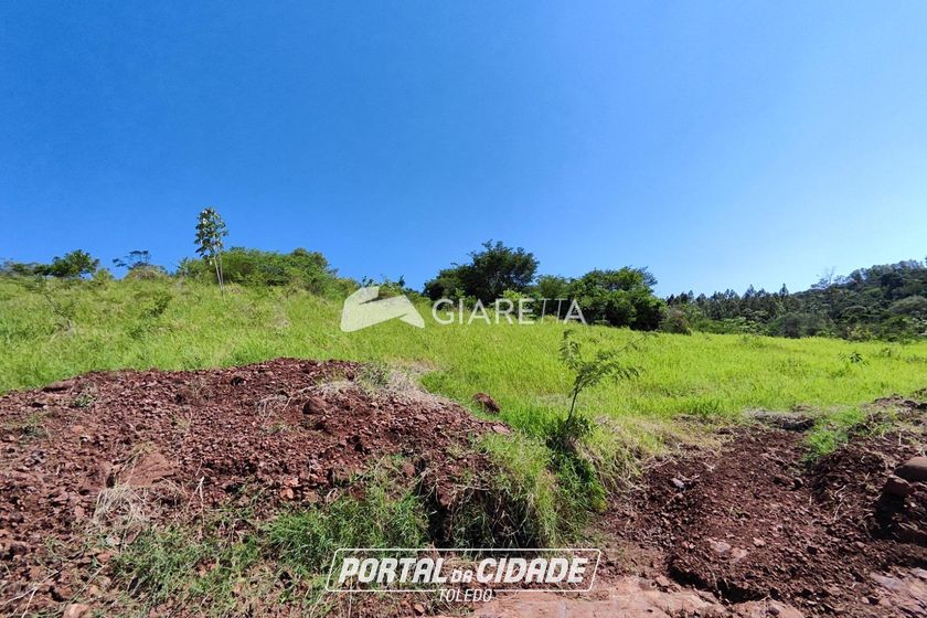Ch&aacute;cara &agrave; venda - 20000m&sup2; - QUATRO PONTES