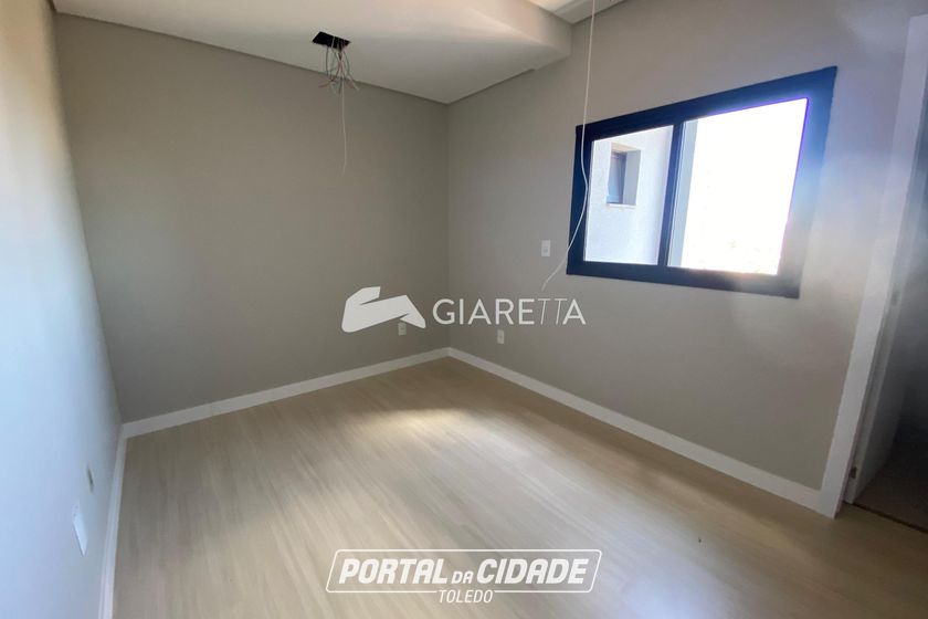 Apartamento para alugar - 130m&sup2; - CENTRO