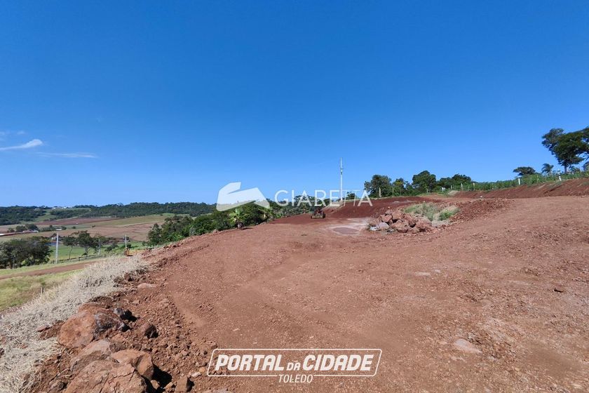 Ch&aacute;cara &agrave; venda - 20000m&sup2; - QUATRO PONTES