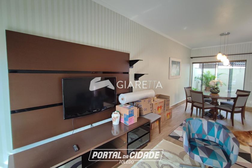 Sobrado &agrave; venda - 137m&sup2; - JARDIM GISELA