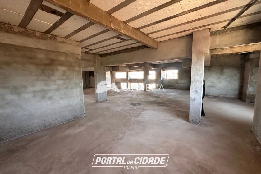 Sala Comercial &agrave; venda - 300m&sup2; - VILA OPERARIA