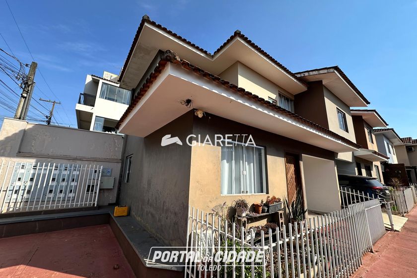 Sobrado &agrave; venda - 71m&sup2; - CENTRO