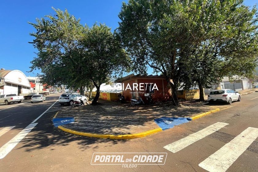 Terreno &agrave; venda - 800m&sup2; - CENTRO