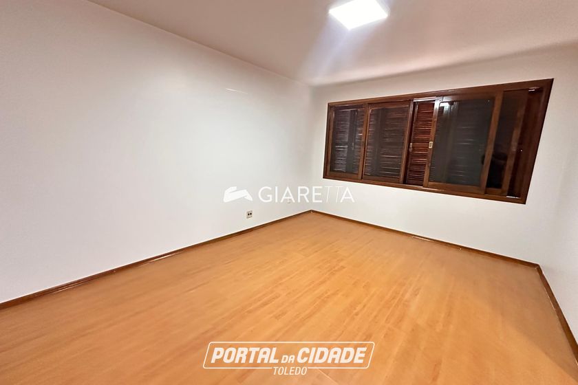Casa &agrave; venda - 300m&sup2; - CENTRO