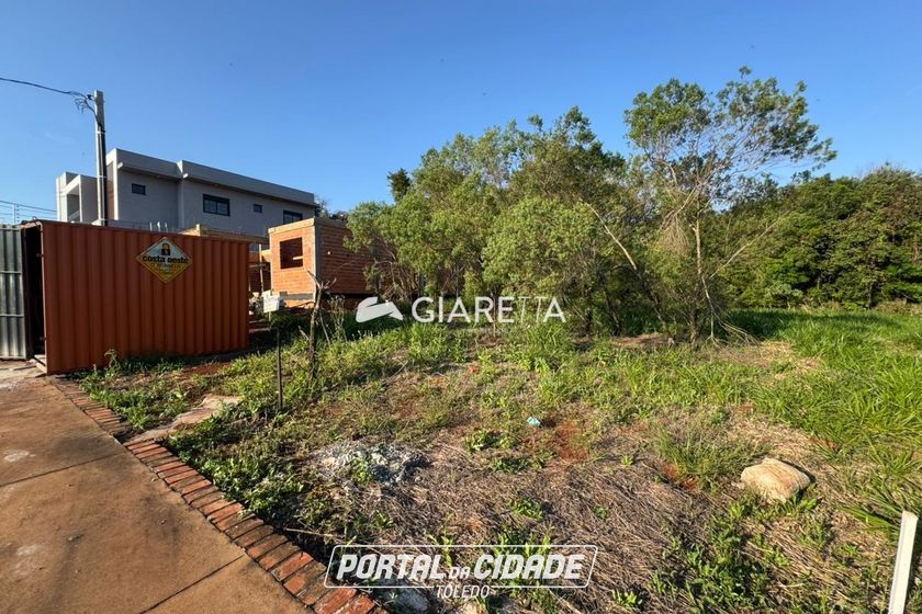Terreno &agrave; venda - 360m&sup2; - VILA BECKER