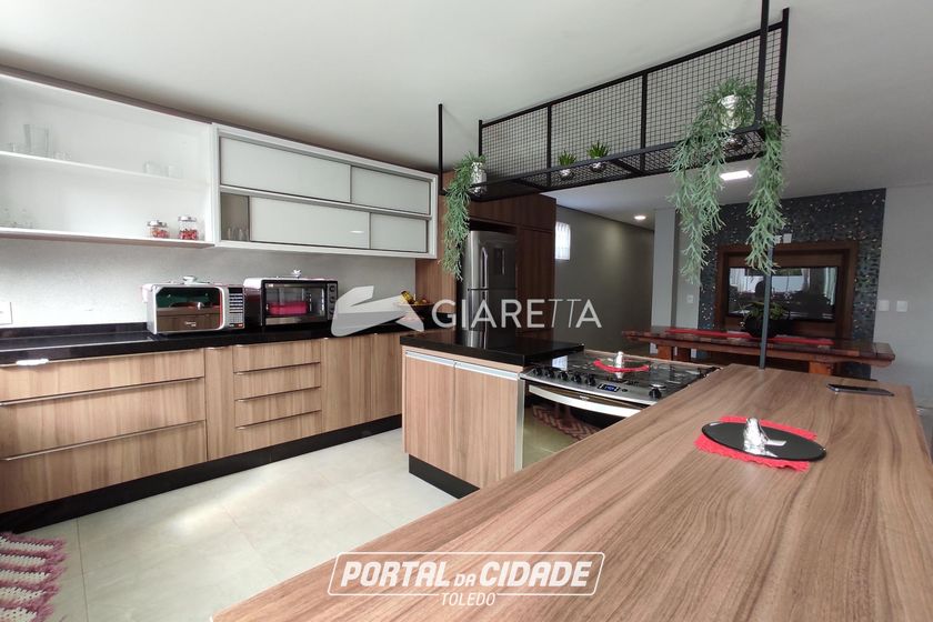 Sobrado &agrave; venda - 225m&sup2; - CENTRO