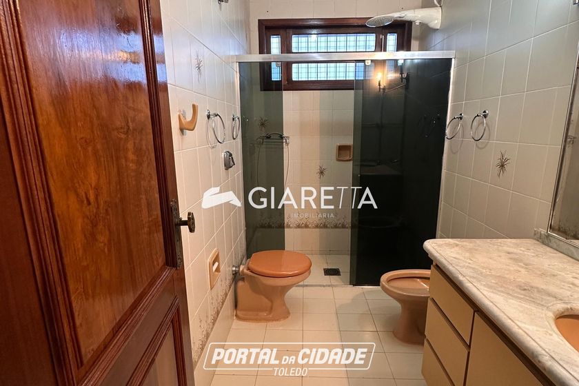 Casa &agrave; venda - 300m&sup2; - CENTRO