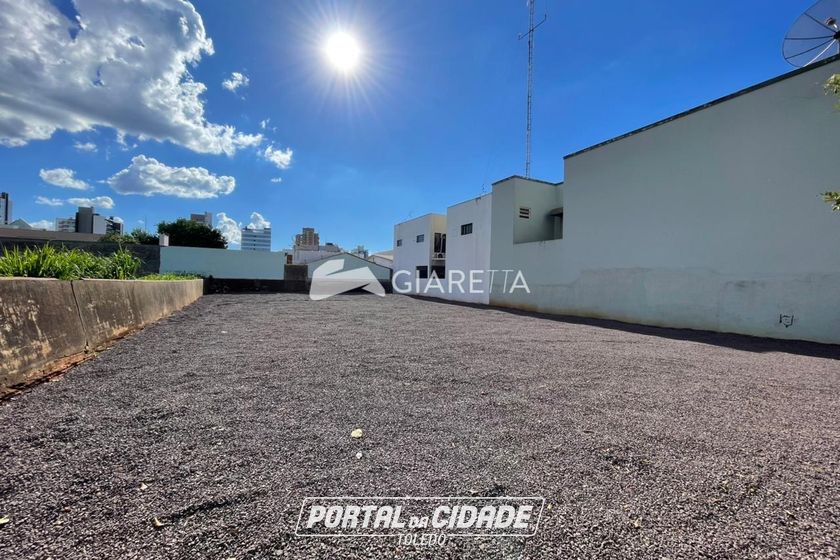 Terreno &agrave; venda - 498m&sup2; - CENTRO