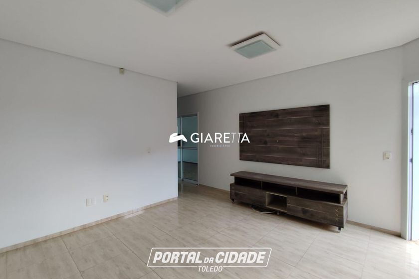 Sobrado para alugar - 147m&sup2; - JARDIM GISELA