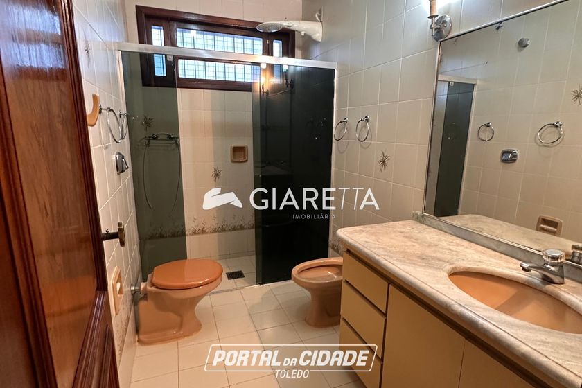 Casa para alugar - 300m&sup2; - CENTRO