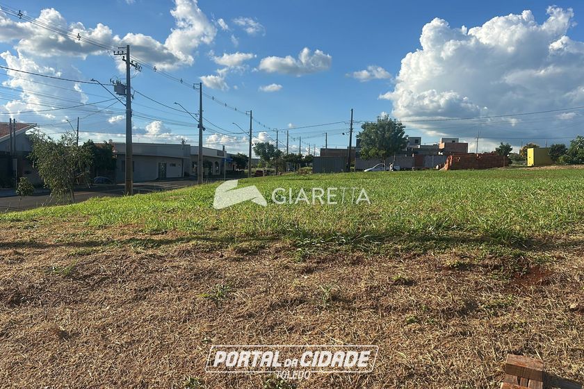 Terreno &agrave; venda - 250m&sup2; - JARDIM PINHEIRINHO