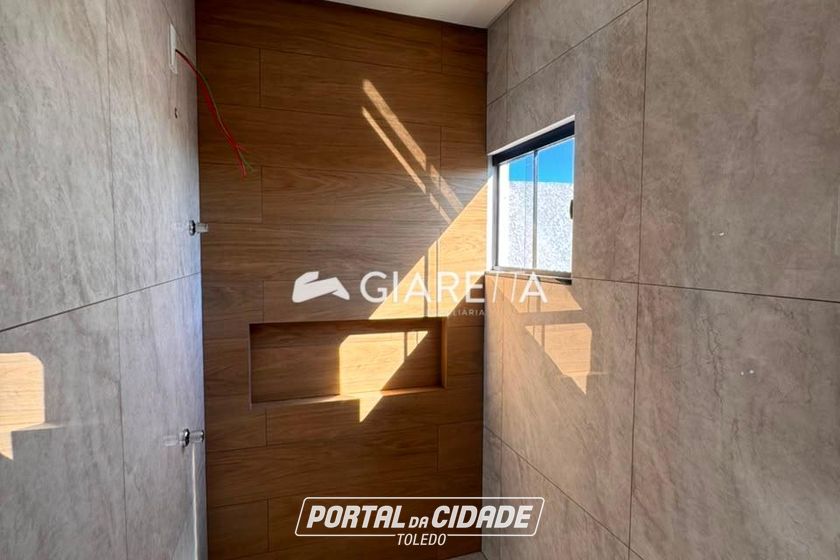 Casa &agrave; venda - 70m&sup2; - JARDIM PINHEIRINHO