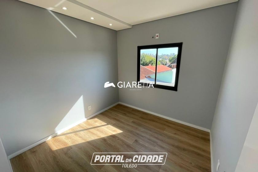 Sobrado &agrave; venda - 130m&sup2; - JARDIM PANCERA