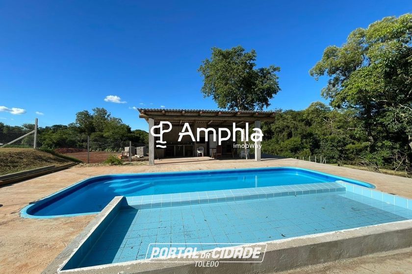 Ch&aacute;cara &agrave; venda - 4000m&sup2; - Centro