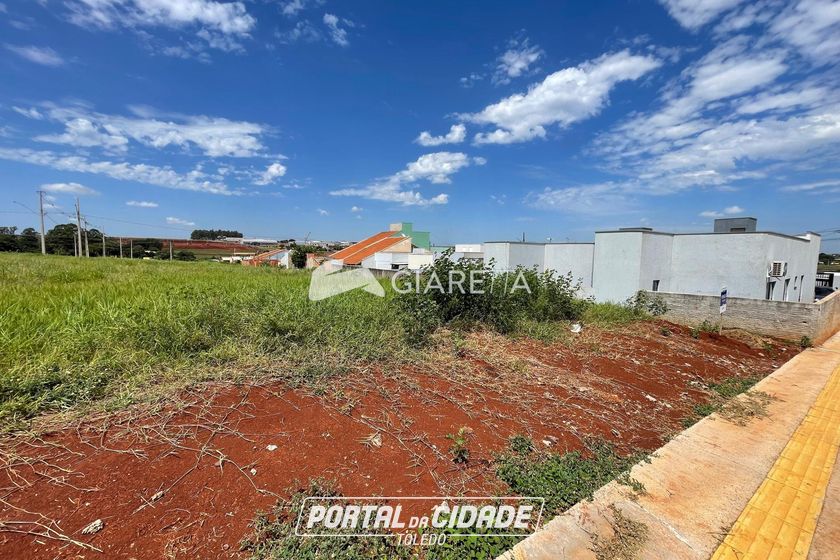 Terreno &agrave; venda - 270m&sup2; - JARDIM PINHEIRINHO