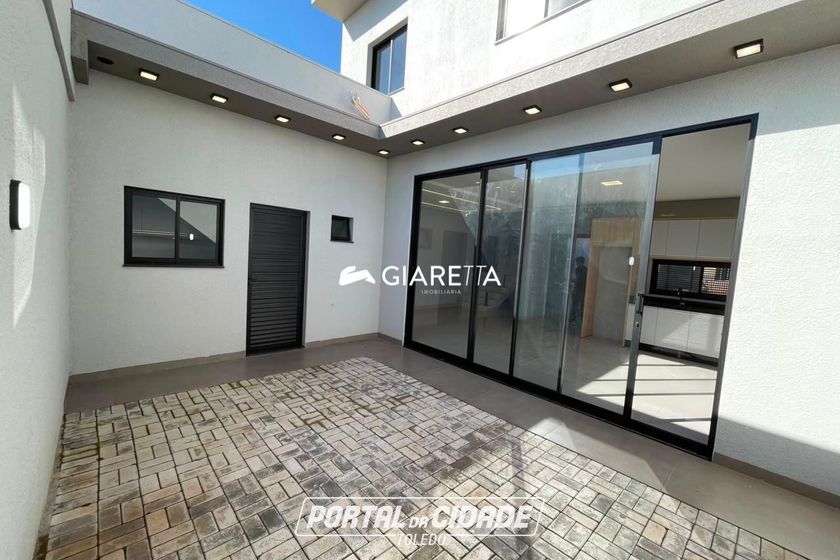 Sobrado &agrave; venda - 130m&sup2; - JARDIM PANCERA