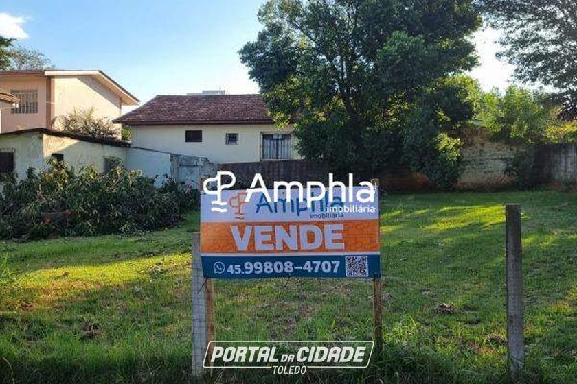 Terreno &agrave; venda - 400m&sup2; - Centro