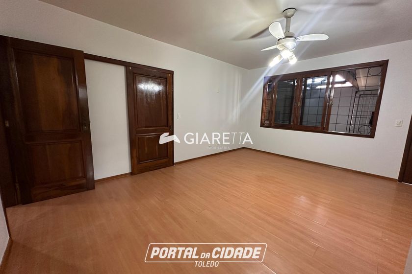 Casa &agrave; venda - 300m&sup2; - CENTRO