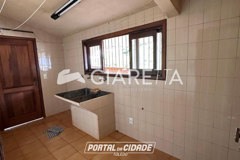 Casa &agrave; venda - 300m&sup2; - CENTRO