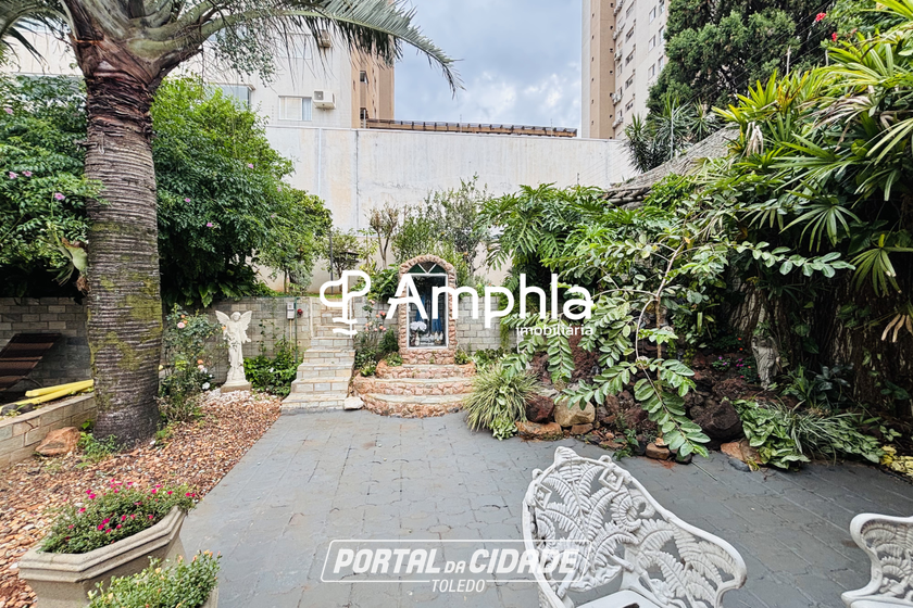 Casa &agrave; venda - 369m&sup2; - Centro