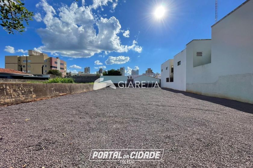 Terreno &agrave; venda - 498m&sup2; - CENTRO