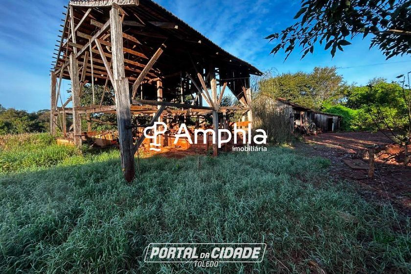 Ch&aacute;cara &agrave; venda - 37590m&sup2; - Centro (Margarida)