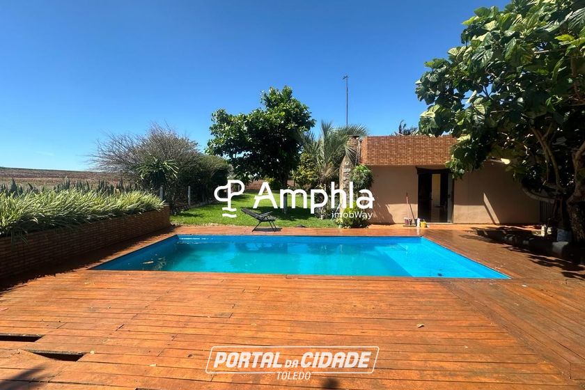 Terreno &agrave; venda - 90m&sup2; - Centro