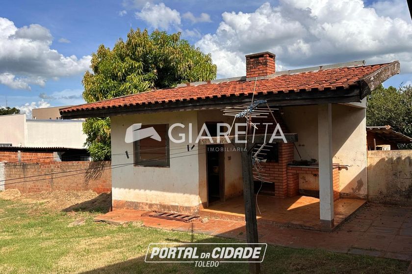 Casa &agrave; venda - 300m&sup2; - CENTRO