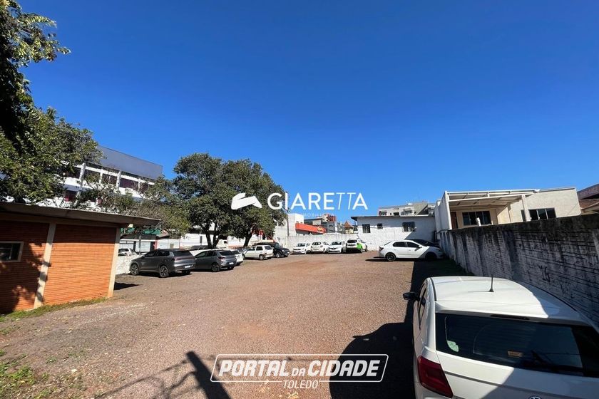 Terreno &agrave; venda - 800m&sup2; - CENTRO