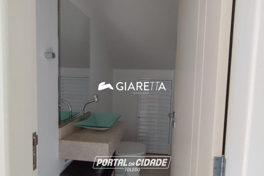 Sobrado para alugar - 147m&sup2; - JARDIM GISELA