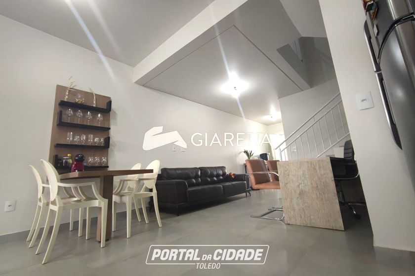 Sobrado &agrave; venda - 129m&sup2; - JARDIM PARIZOTTO