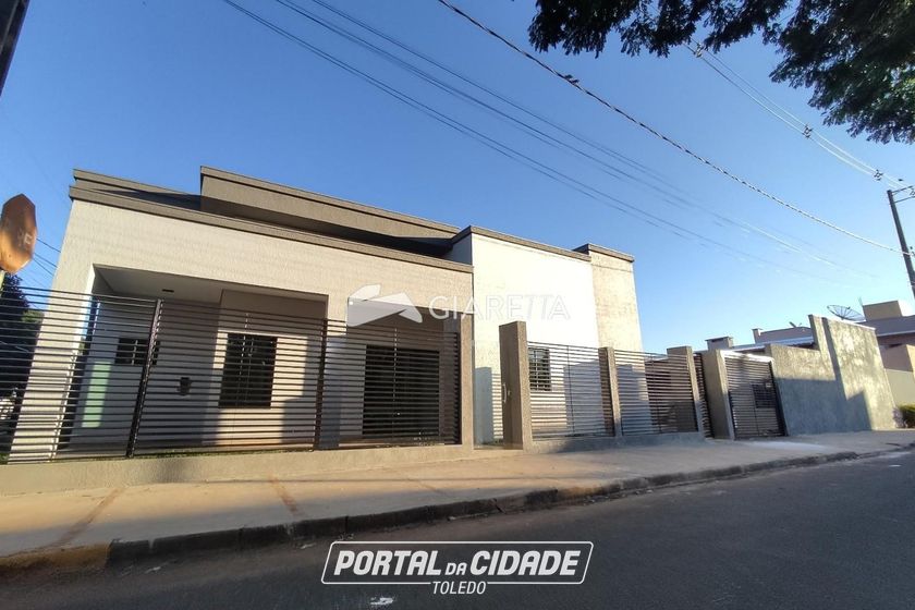 Casa &agrave; venda - 206m&sup2; - JARDIM GISELA