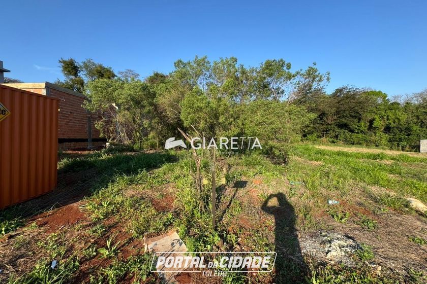 Terreno &agrave; venda - 360m&sup2; - VILA BECKER