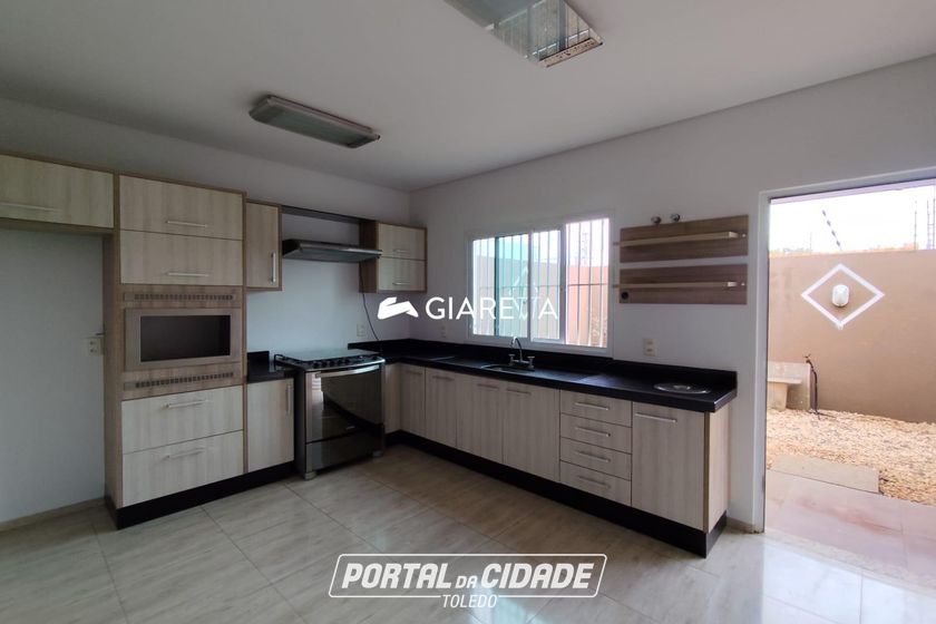 Sobrado para alugar - 147m&sup2; - JARDIM GISELA