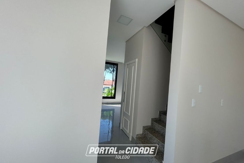 Sobrado &agrave; venda - 200m&sup2; - Maria Luiza