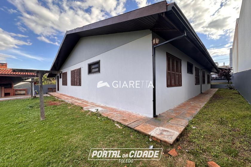 Casa &agrave; venda - 300m&sup2; - CENTRO