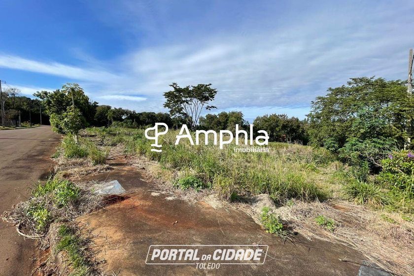 Terreno &agrave; venda - 750m&sup2; - Centro