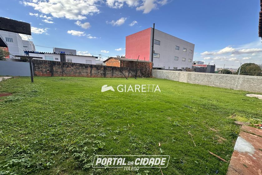 Casa &agrave; venda - 300m&sup2; - CENTRO