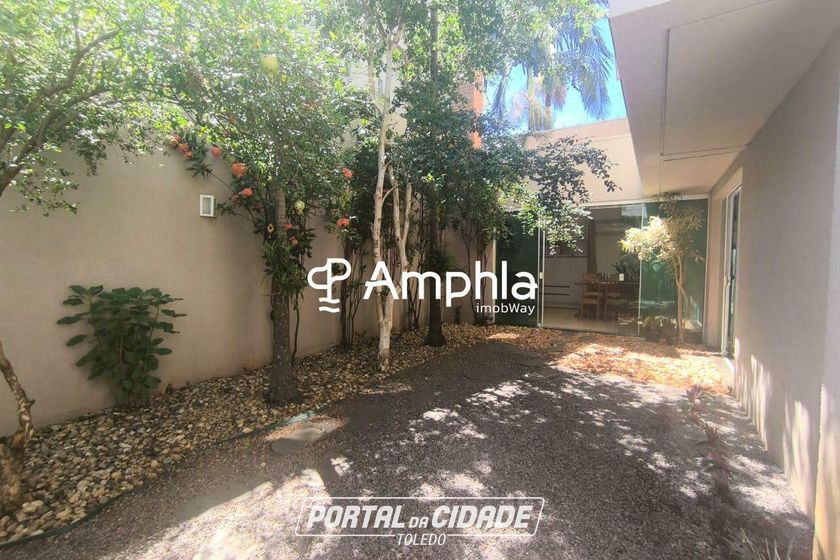 Sobrado &agrave; venda - 240m&sup2; - Recanto Tropical