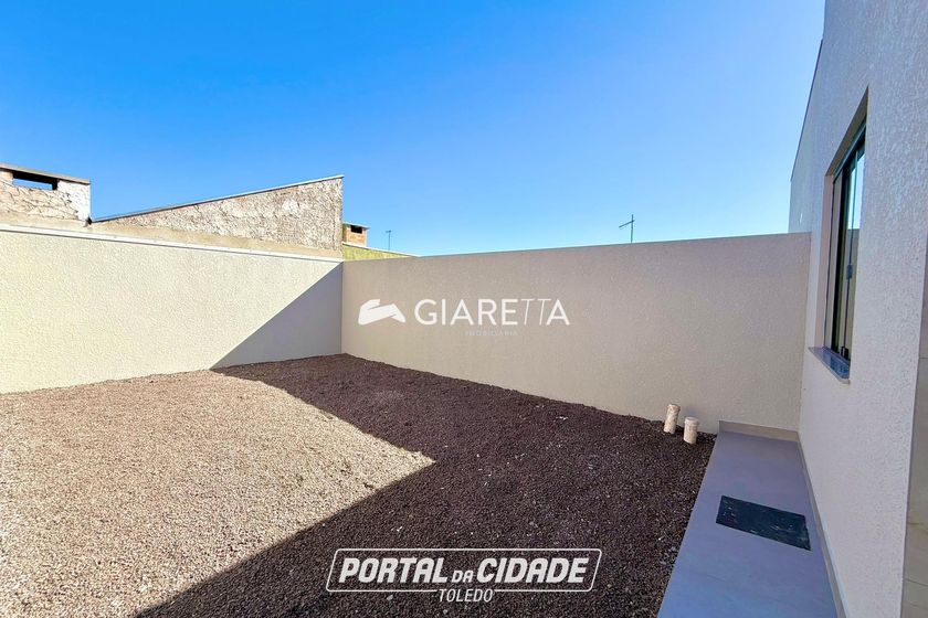 Casa &agrave; venda - 49m&sup2; - JARDIM PINHEIRINHO