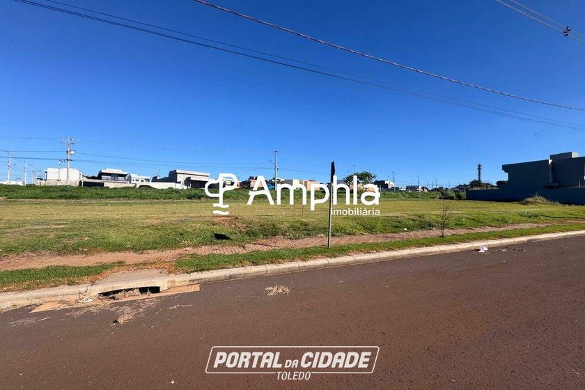 Terreno &agrave; venda - 305m&sup2; - Viena