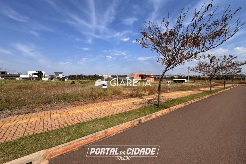 Terreno &agrave; venda - 360m&sup2; - VILA INDUSTRIAL