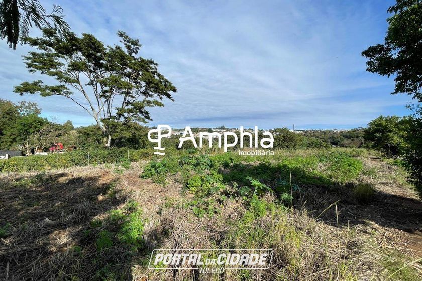 Terreno &agrave; venda - 750m&sup2; - Centro