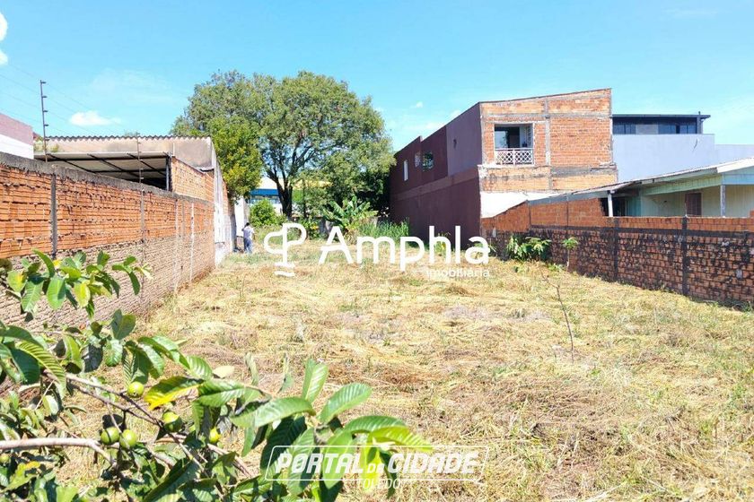 Terreno &agrave; venda - 640m&sup2; - Santa Cruz