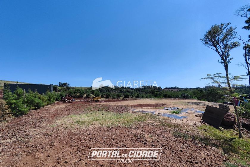 Ch&aacute;cara &agrave; venda - 20000m&sup2; - QUATRO PONTES
