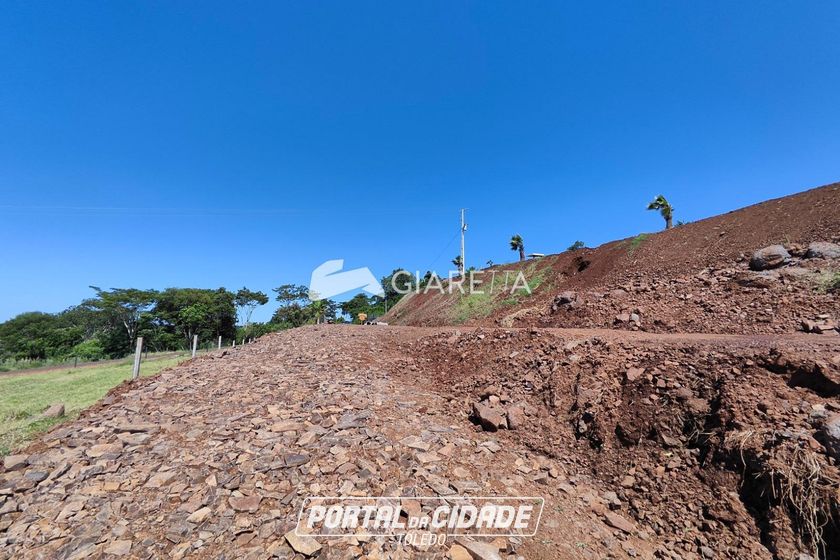 Ch&aacute;cara &agrave; venda - 20000m&sup2; - QUATRO PONTES