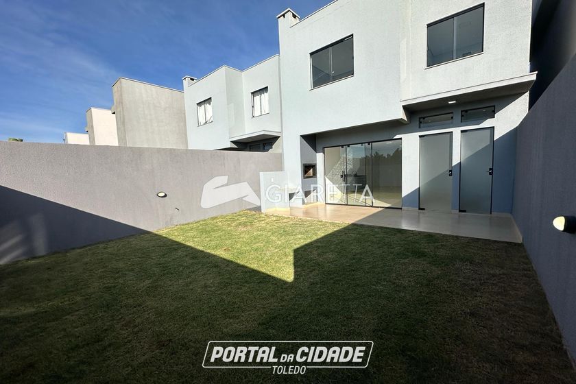 Sobrado para alugar - 115m&sup2; - JARDIM PARIZOTTO