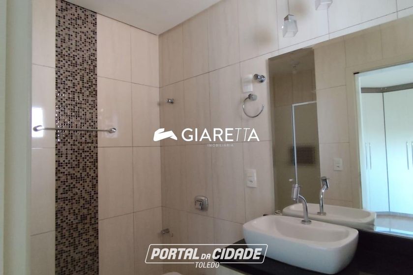 Sobrado para alugar - 147m&sup2; - JARDIM GISELA