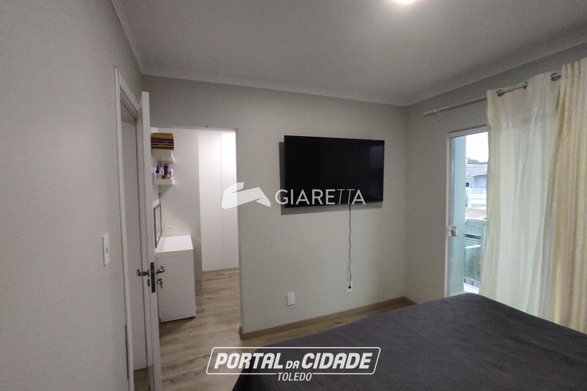 Sobrado &agrave; venda - 131m&sup2; - JARDIM PANCERA